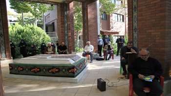 مراسم پر فیض زیارت عاشورا کنار قبور شهدای گمنام